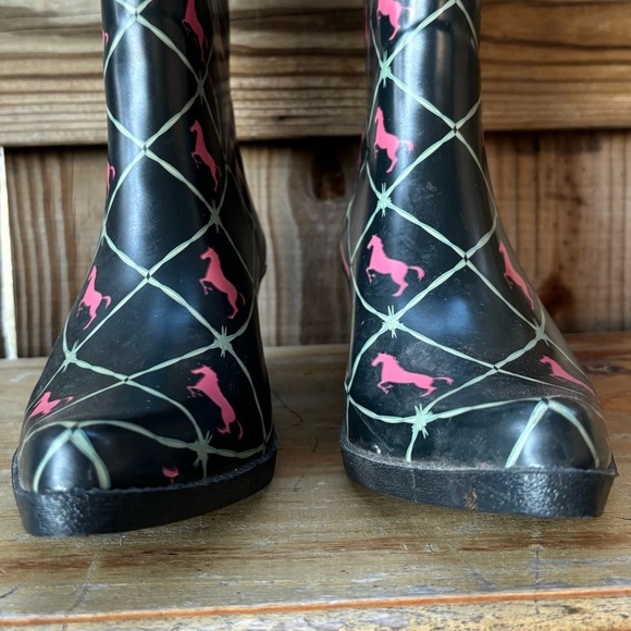Bit & Bridle Western Style Rubber Rain Boots with Heel - Picture 6 of 10
